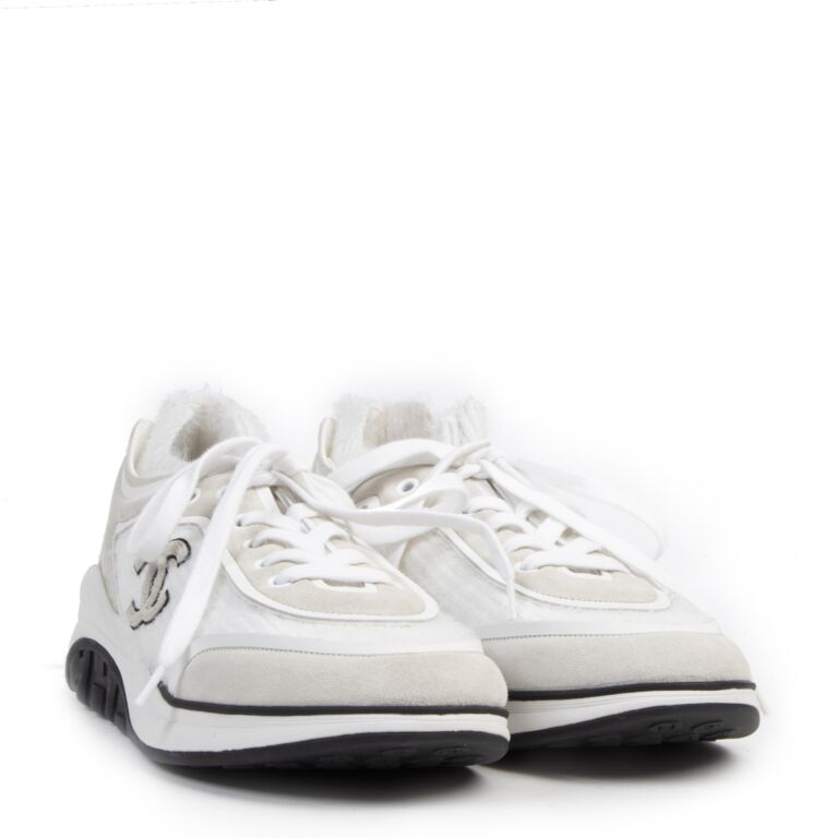 Chanel low outlet top sneaker