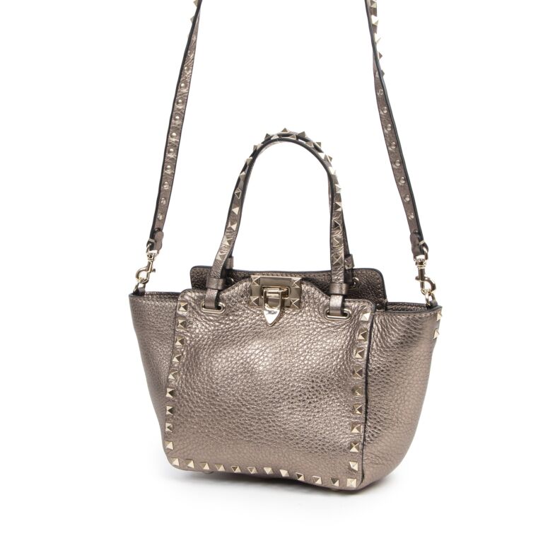 トートバッグ VALENTINO ROCKSTUD TOTE BAG MINI Valentino Garavani Mini Rockstud Tote Bag ○ Labellov ○ Buy