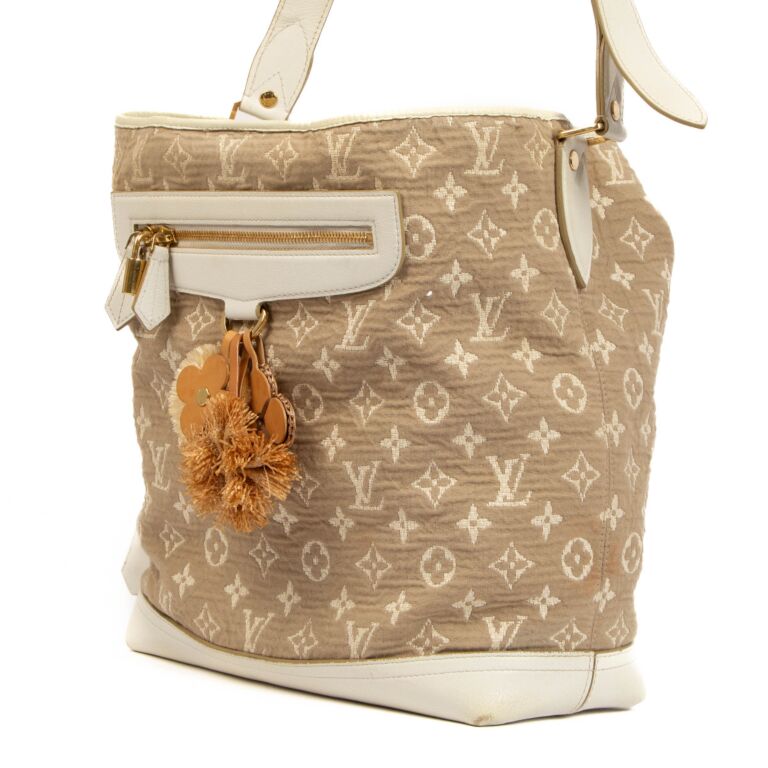 LOUIS VUITTON Monogram Besace Shoulder Bag