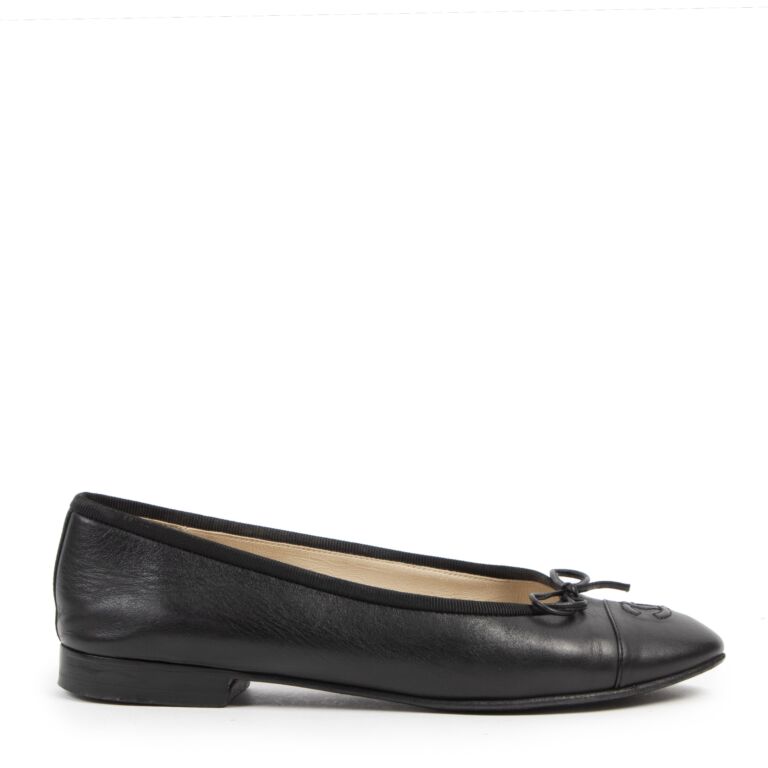 Chanel Black Leather Flats - Size 37,5 ○ Labellov ○ Buy and Sell Authentic  Luxury