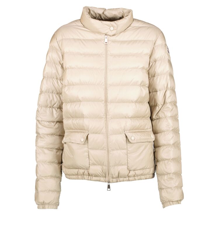 Moncler lans beige store