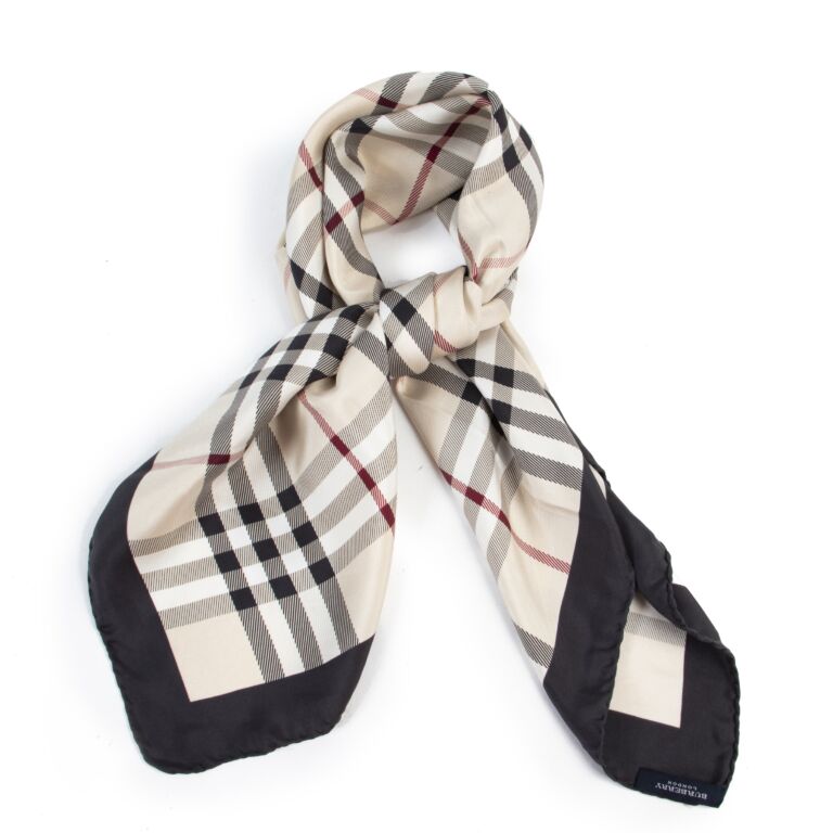 Burberry signature top scarf