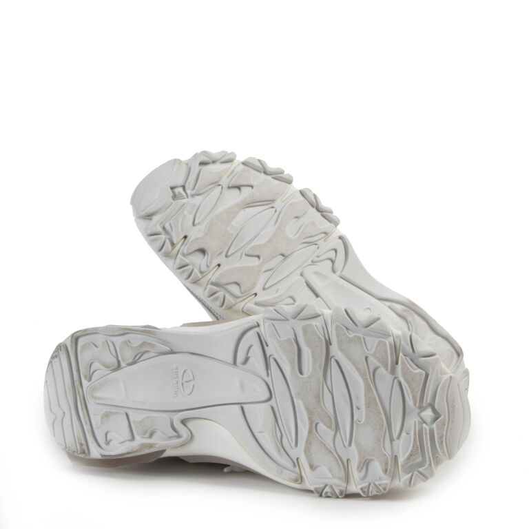 Valentino Garavani Bounce Low Top Sneaker size 37 5 Labellov