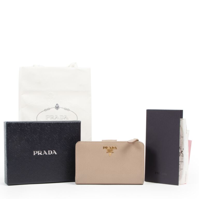 Prada medium online saffiano wallet