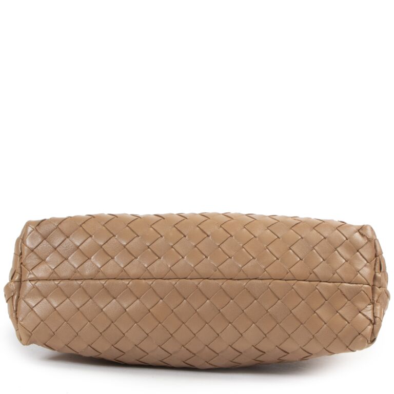 Bottega Veneta Beige Intrecciato Woven Pochette ○ Labellov ○ Buy and Sell  Authentic Luxury