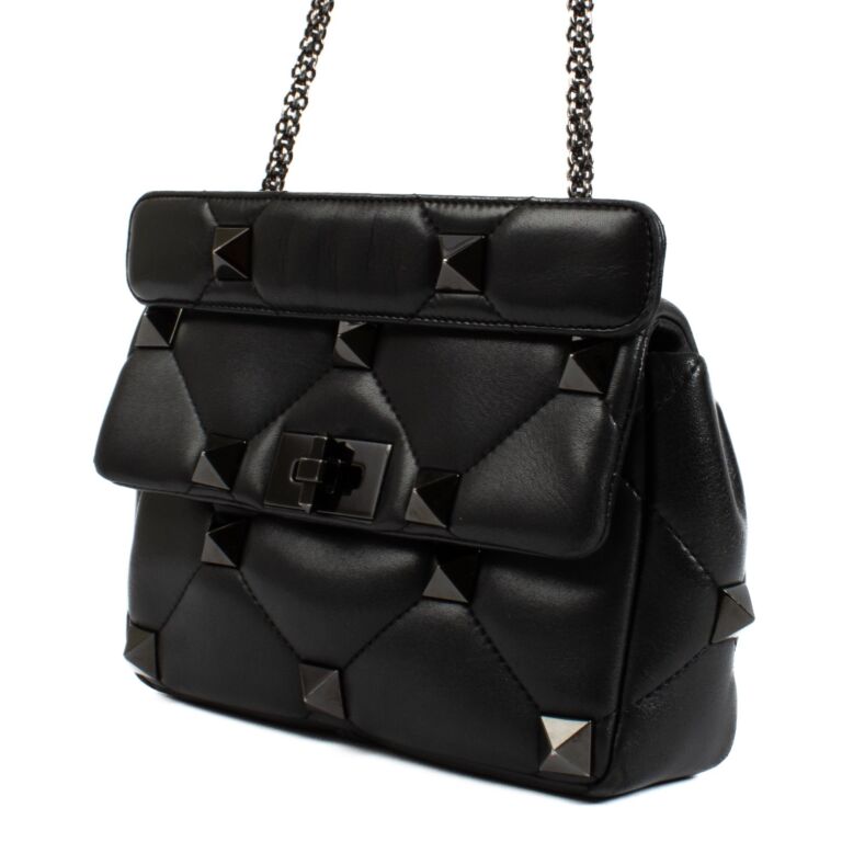 ハンドバッグ VALENTINO BLACK NAPPA LEATHER MEDIUM ROMAN STUD HANDBAG Valentino Garavani Black Nappa Leather Medium Roman Stud