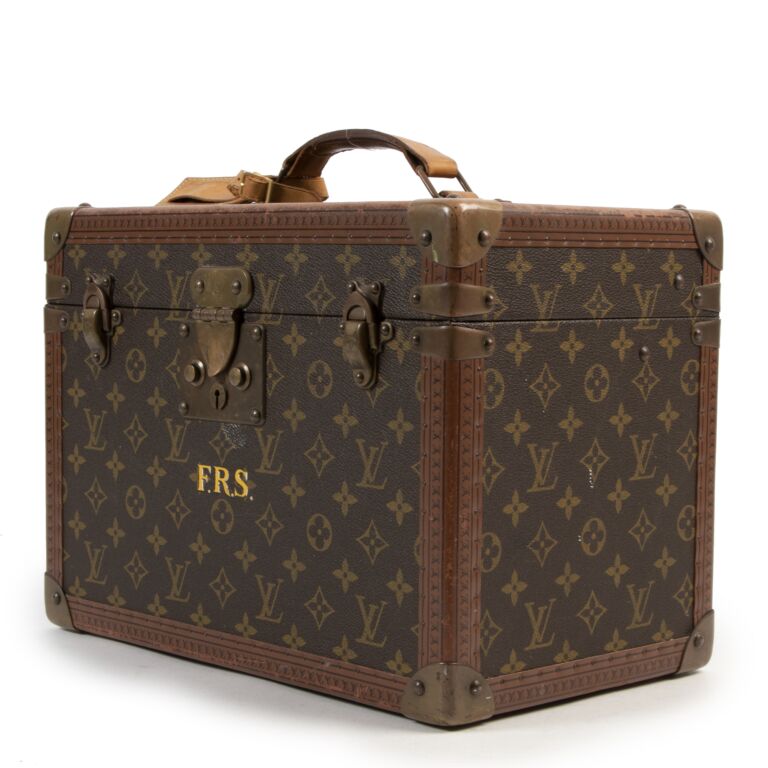 LOUIS VUITTON Monogram Canvas Boite Gold Trim Travel Cosmetic Vanity Trunk  Case For Sale at 1stDibs