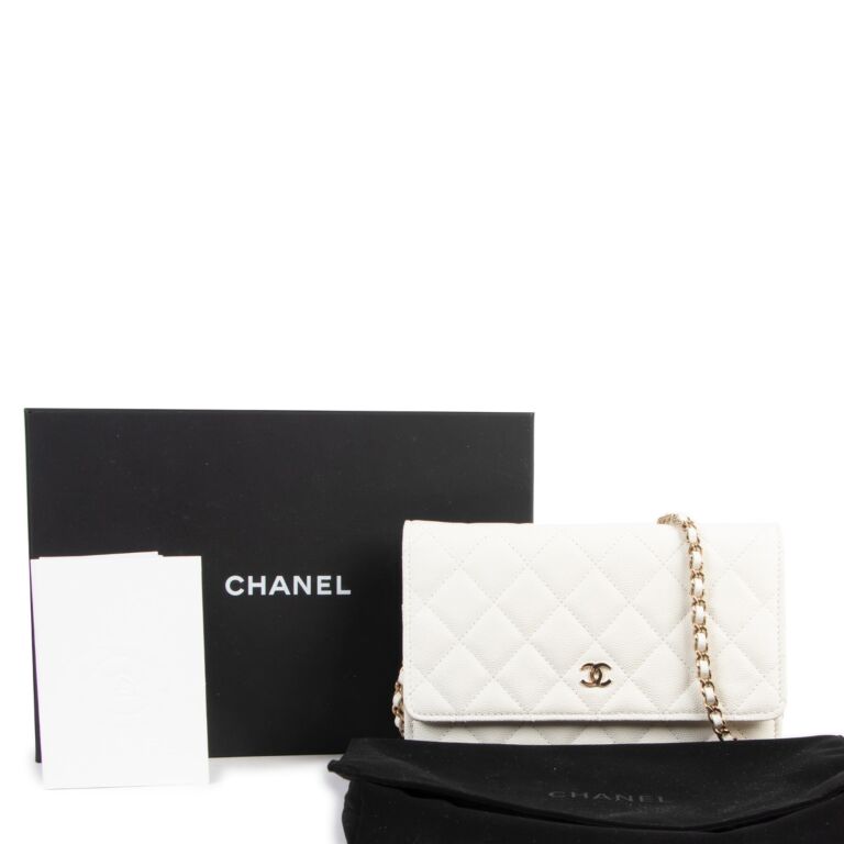 A+M+A+Z+I+N+G+CHANEL+Classic+Quilted+White+Caviar+Leather+Wallet+