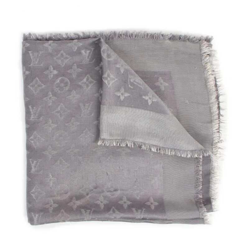 Louis Vuitton Classic Monogram Scarf Grey Silk ref.62607 - Joli Closet