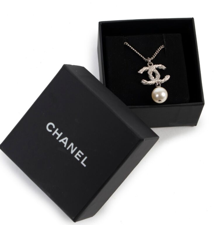 Chanel Silver Crystal Twisted CC Pearl Drop Pendant Necklace ○ Labellov ○  Buy and Sell Authentic Luxury