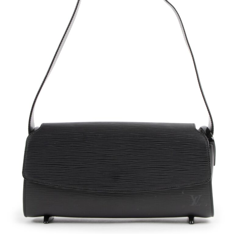 Louis vuitton 2025 black strap bag