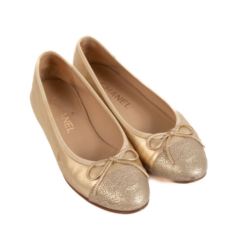 Chanel shop gold flats