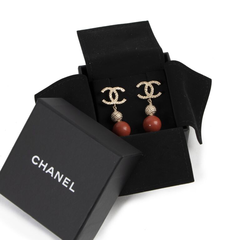 Chanel Orange Pearl Drop CC Earrings ○ Labellov ○ Buy and Sell Authentic  Luxury