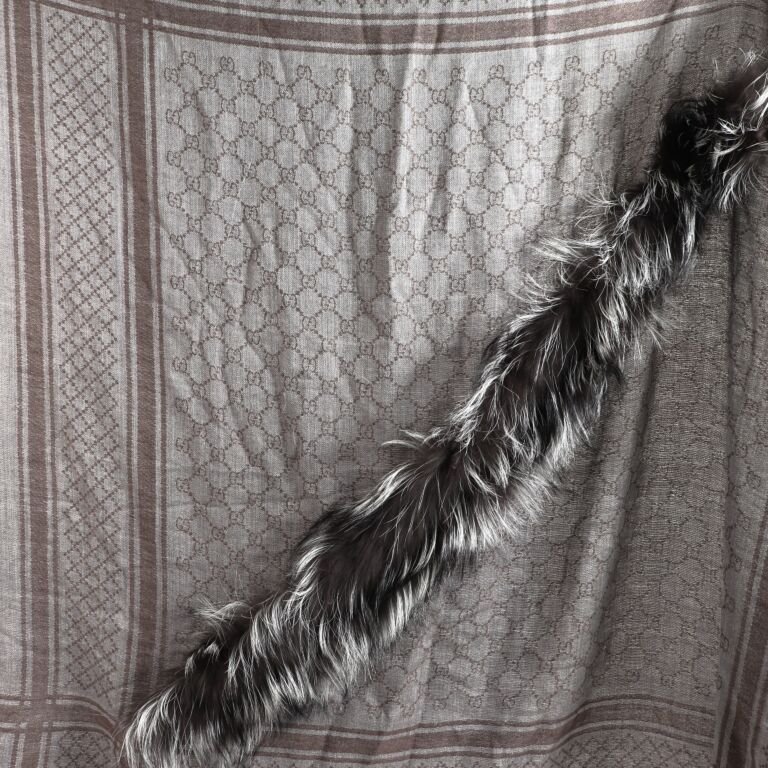 Gucci online scarf fur