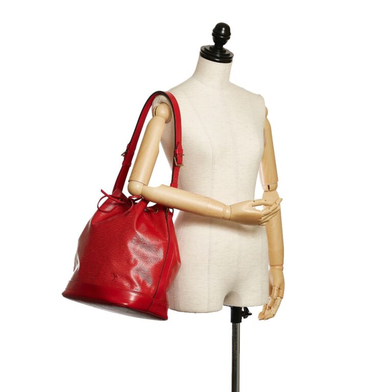 Vintage Louis Vuitton red epi leather shoulder bag. Classic purse