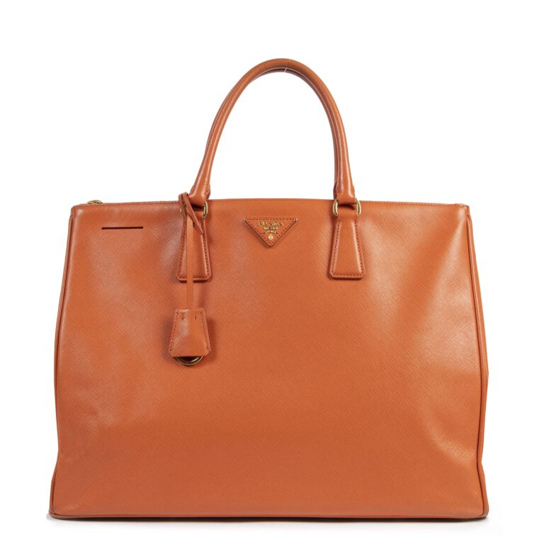 Prada saffiano classic tote outlet
