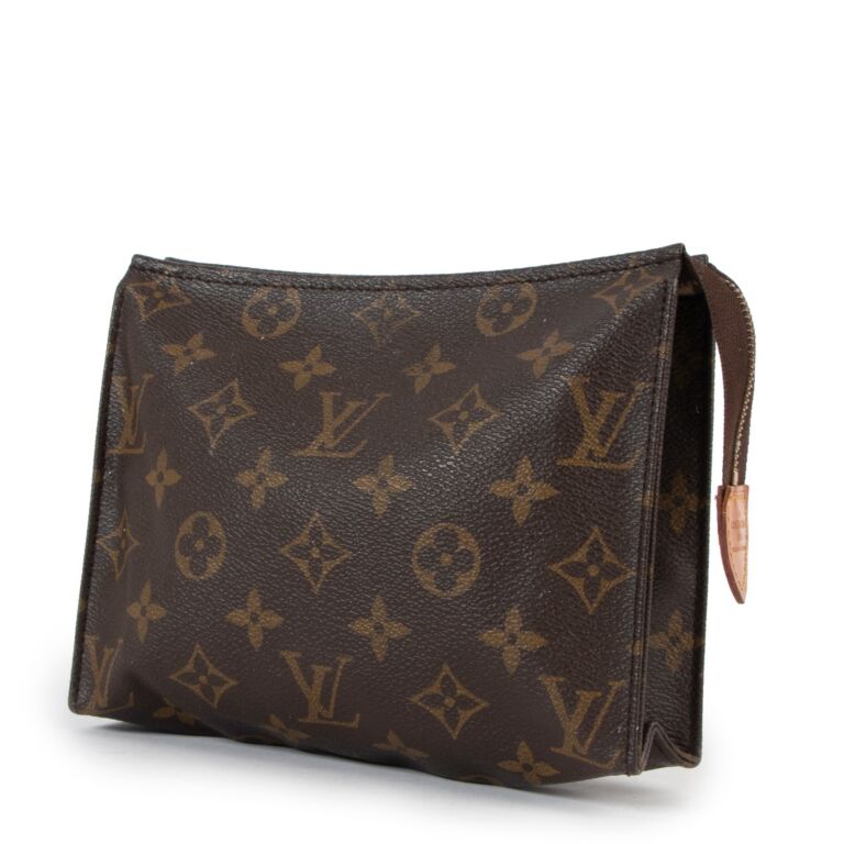 Toiletry pouch 19 top