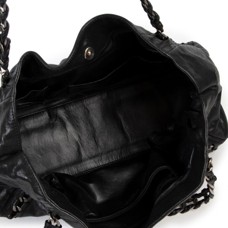 Chanel Black Modern Chain Shoulder Bag ○ Labellov ○ Buy and Sell
