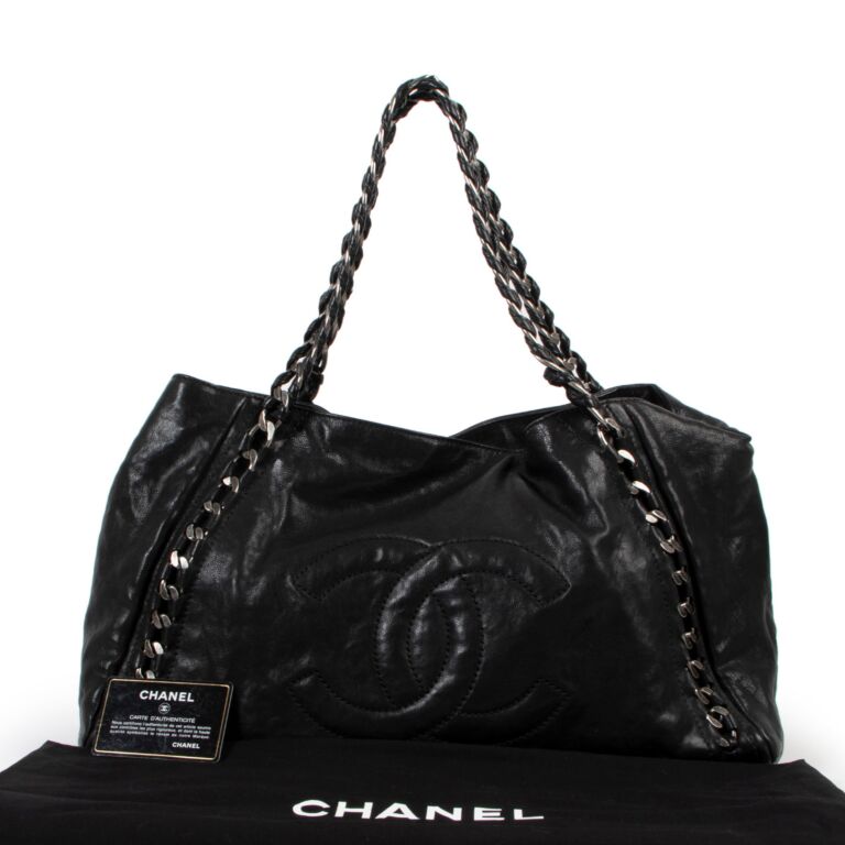 Chanel Black Modern Chain Shoulder Bag ○ Labellov ○ Buy and Sell Authentic  Luxury