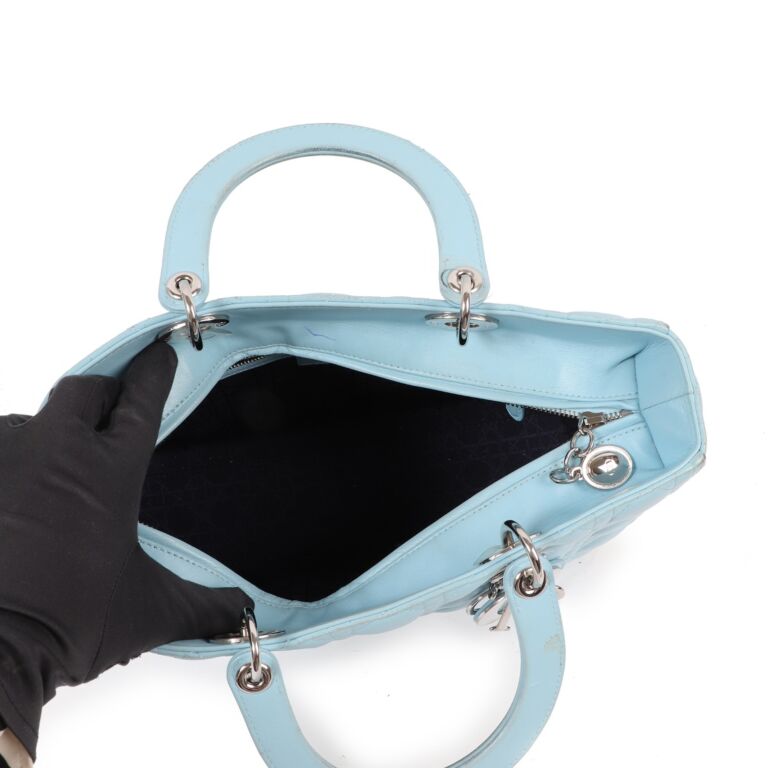 Baby blue online dior bag