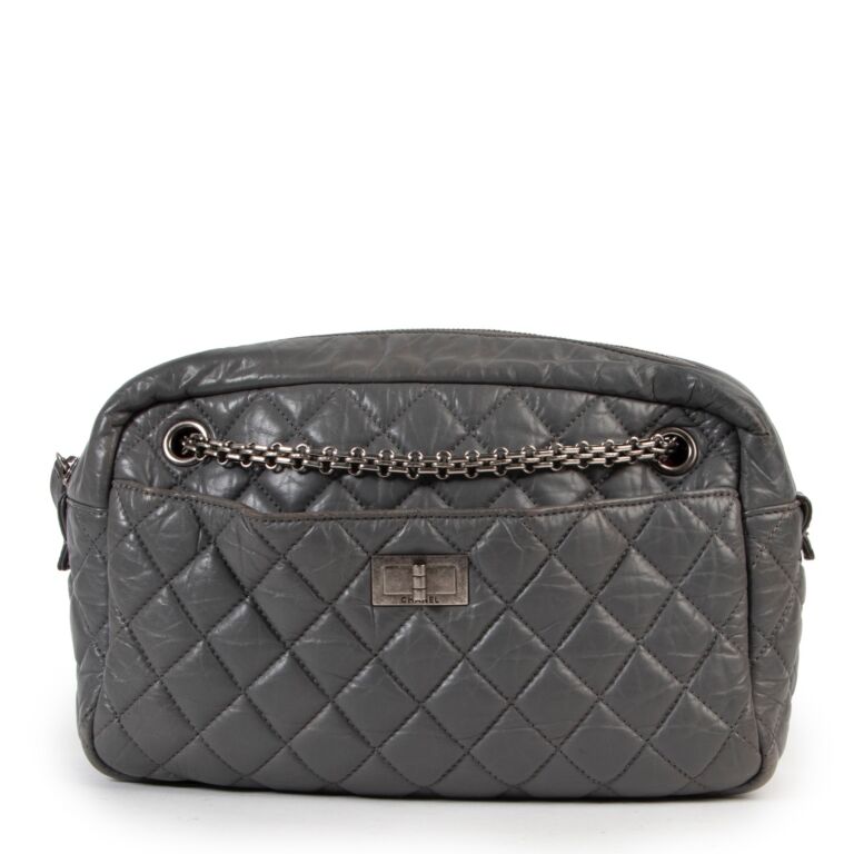 Grey quilted shoulder bag outlet
