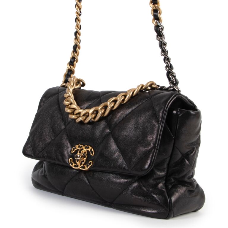 Chanel 19 leather handbag Chanel Black in Leather - 32693086