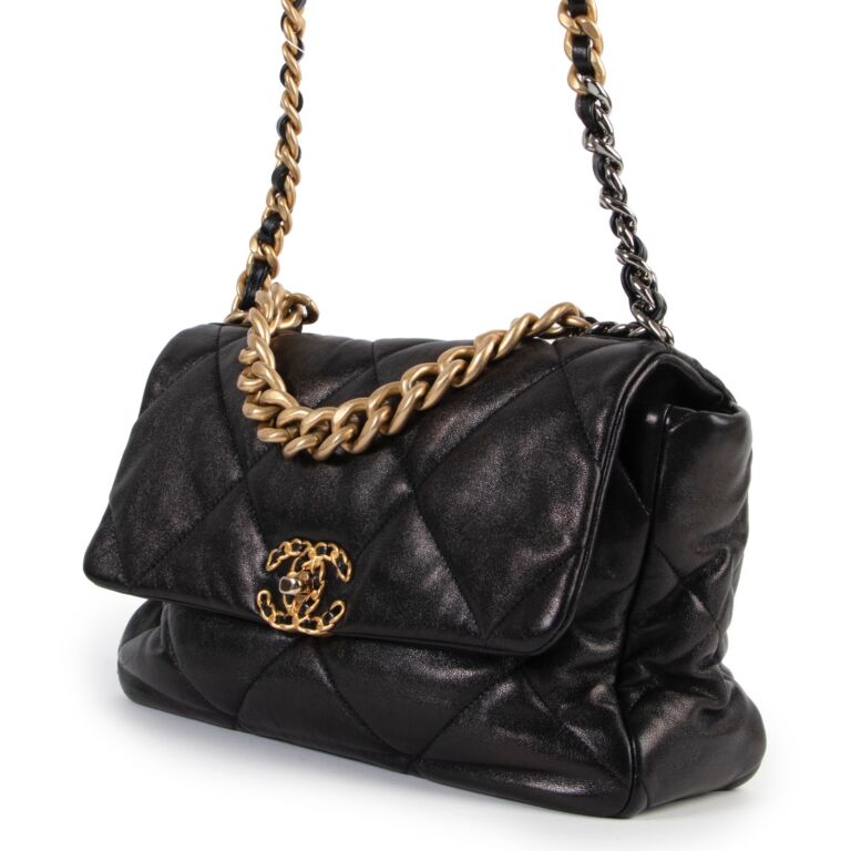 Chanel 19 leather handbag Chanel Black in Leather - 32621973