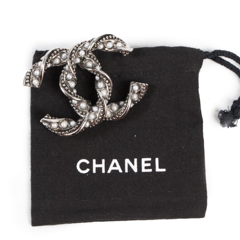Chanel Twisted Brooch With Metals and Pearls ○ Labellov ○ Buy and Sell  Authentic Luxury
