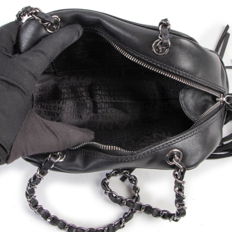 Chanel Vintage Black Quilted Shoulder Bag ○ Labellov ○ Buy and