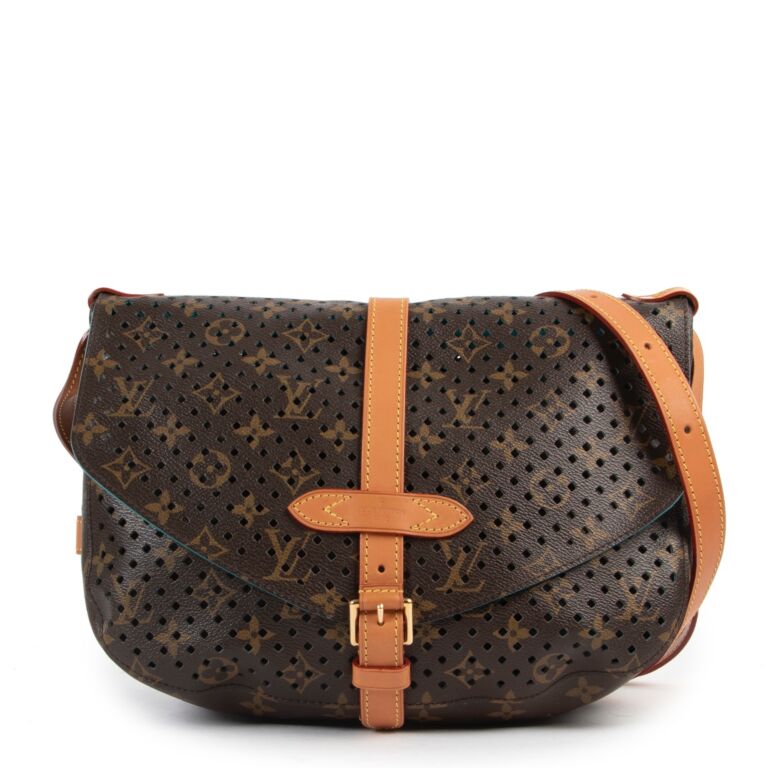 AUTHENTIC Louis Vuitton Saumur 30 Monogram Crossbody PREOWNED (WBA419) –  Jj's Closet, LLC