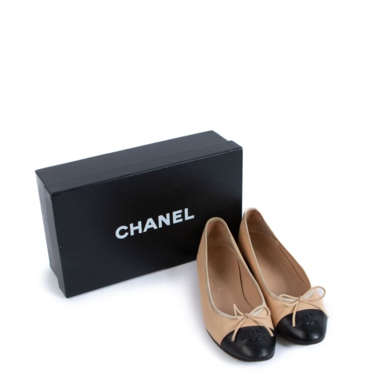Chanel Black & Nude Leather Ballerina Flats - Size 38,5