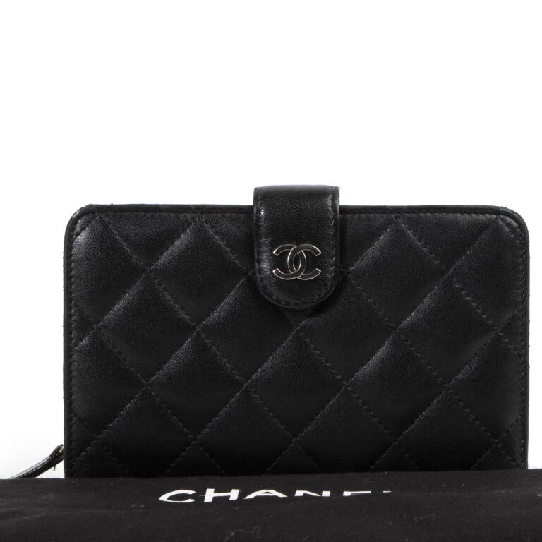 CHANEL L-ZIP POCKET WALLET 財布 シャネル Chanel Black Lambskin L-Zip Wallet ○ Labellov ○ Buy and Sell