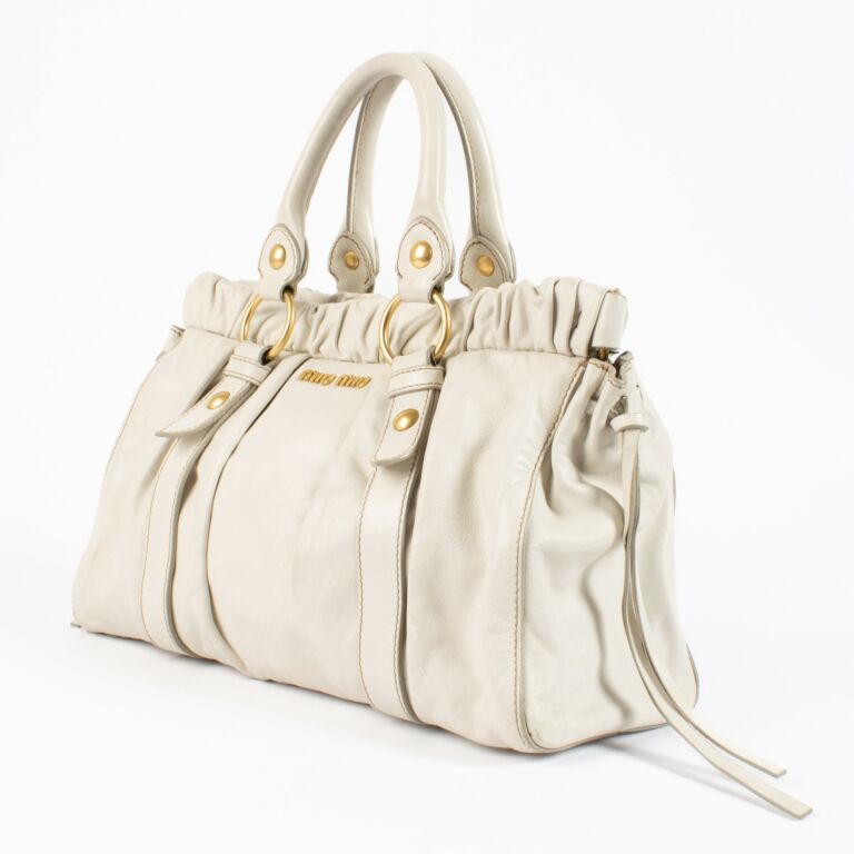 ☆美品・白タグ付☆miu miu VITELLO LUX ギャザー ハンドバッグ Miu Miu White Vitello Lux Gathered Leather Tote Bag