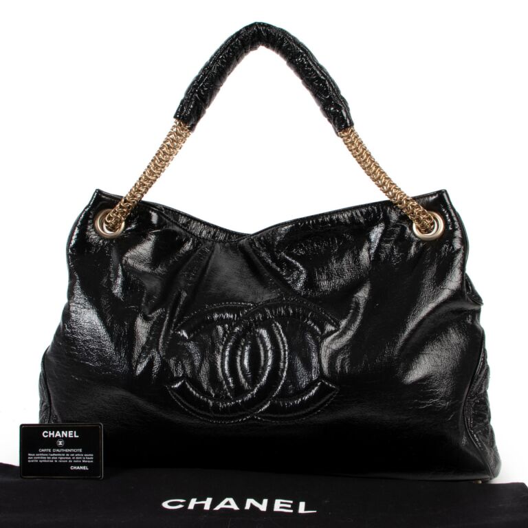 Chanel Black Patent Shoulder Bag ○ Labellov ○ Buy and Sell