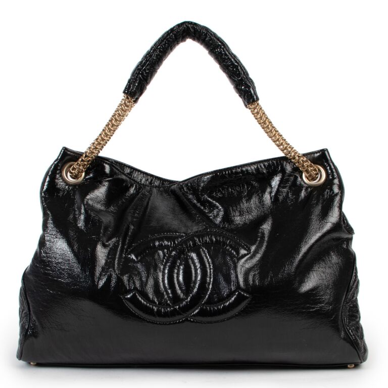 Chanel Black Lambskin Shoulder bag ○ Labellov ○ Buy and Sell