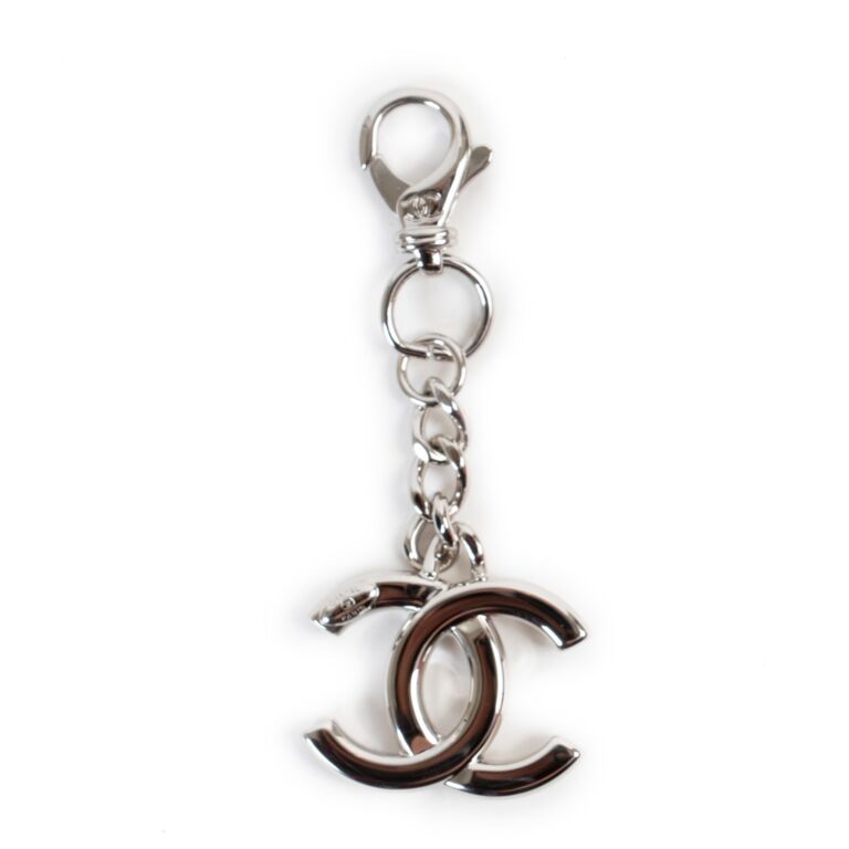 Introducir 87+ imagen chanel keychain charm