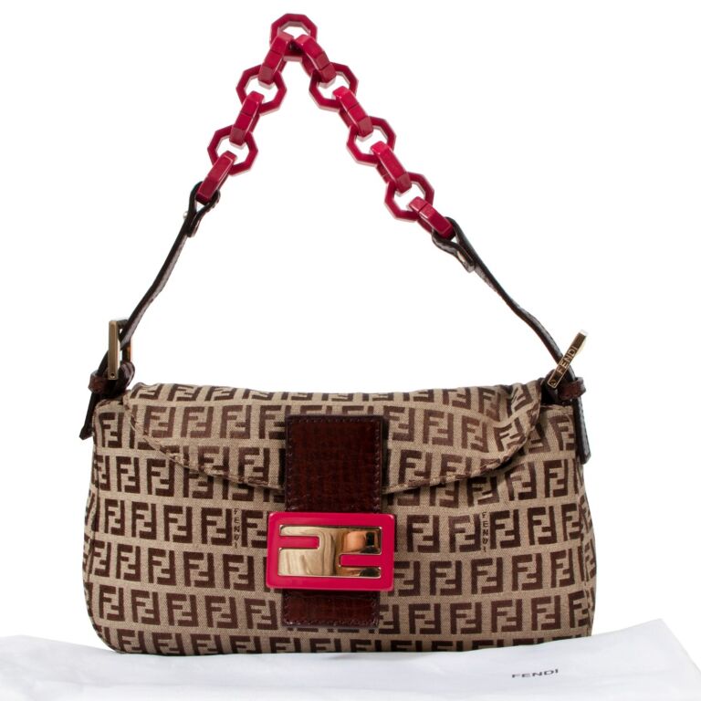 Fendi bag 2025 chain