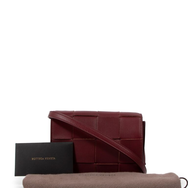 【BOTTEGA VENETA】送料/関税込 INTRECCIATO CROSSBODY BAG Bottega Veneta // Black Leather Intrecciato Crossbody Bag