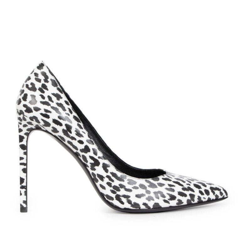 Black and leopard hot sale print pumps