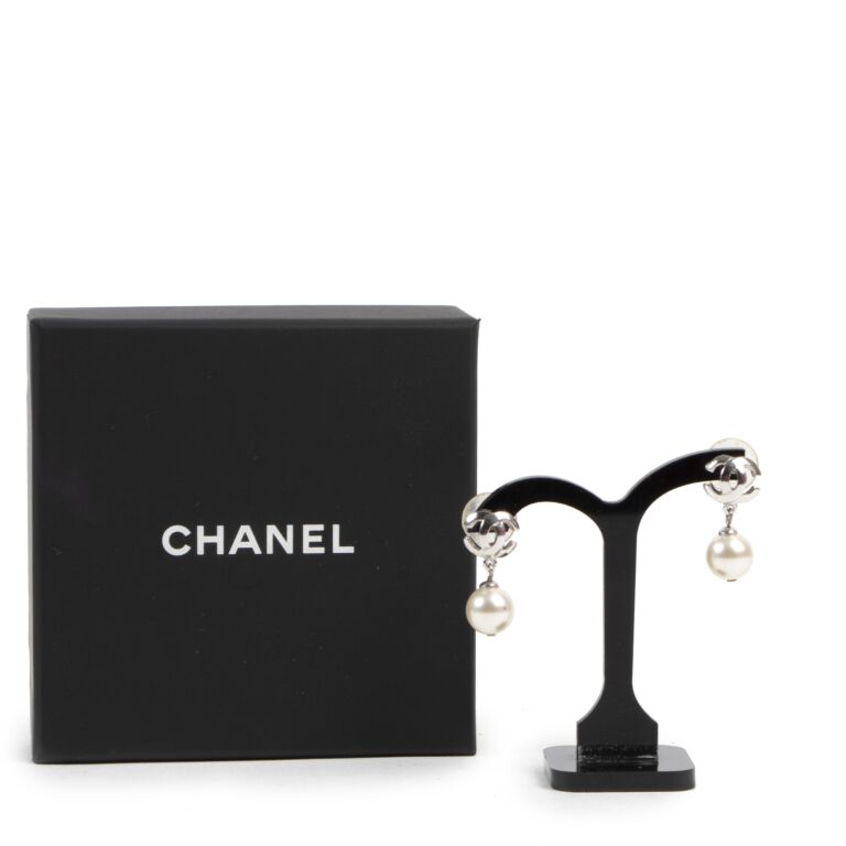 Chanel CC Pearl Earrings ○ Labellov ○ Buy and Sell Authentic Luxury