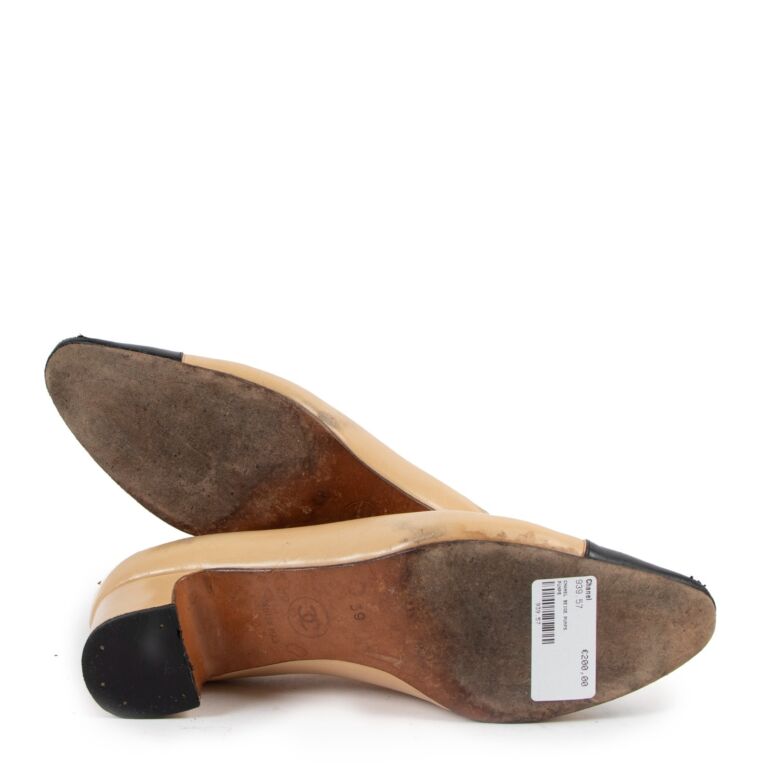 CHANEL ベージュ・黒 ミュール 35 New Chanel Size 39.5 Beige/Black Goatskin Cap Toe Slingback
