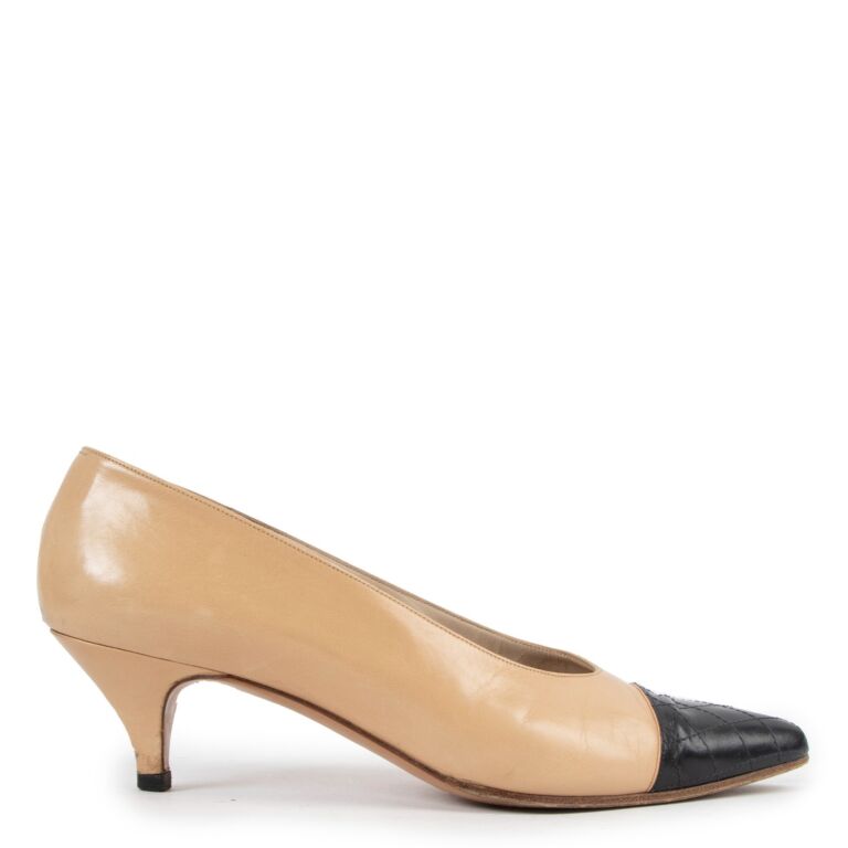 Beige pumps with black toe hotsell