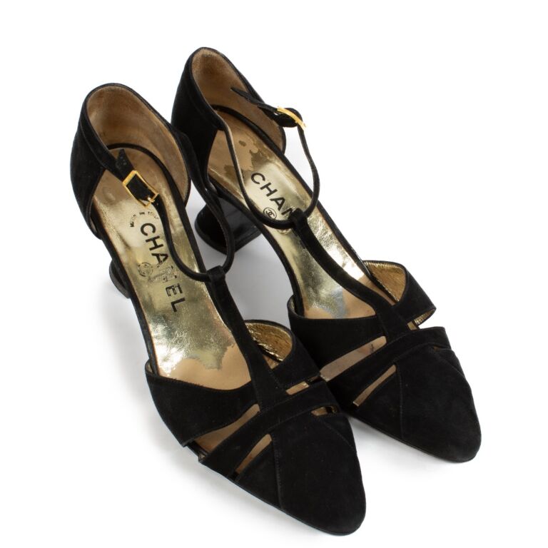 靴 Vintage Chanel Black Suede Heels Chanel Vintage Black Suede Pumps ○ Labellov ○ Buy and Sell