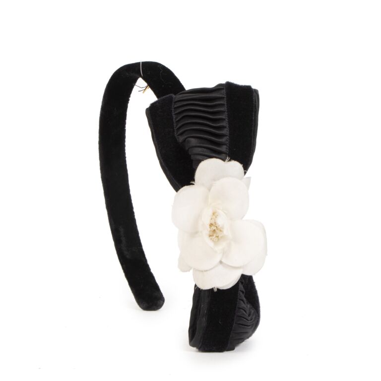 Chanel Black Velvet Camellia Bow Headband ○ Labellov ○ Buy and Sell  Authentic Luxury