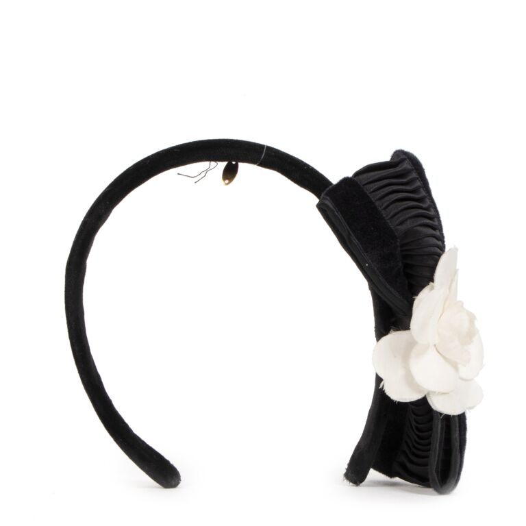 Chanel Black Velvet Camellia Bow Headband ○ Labellov ○ Buy and Sell  Authentic Luxury
