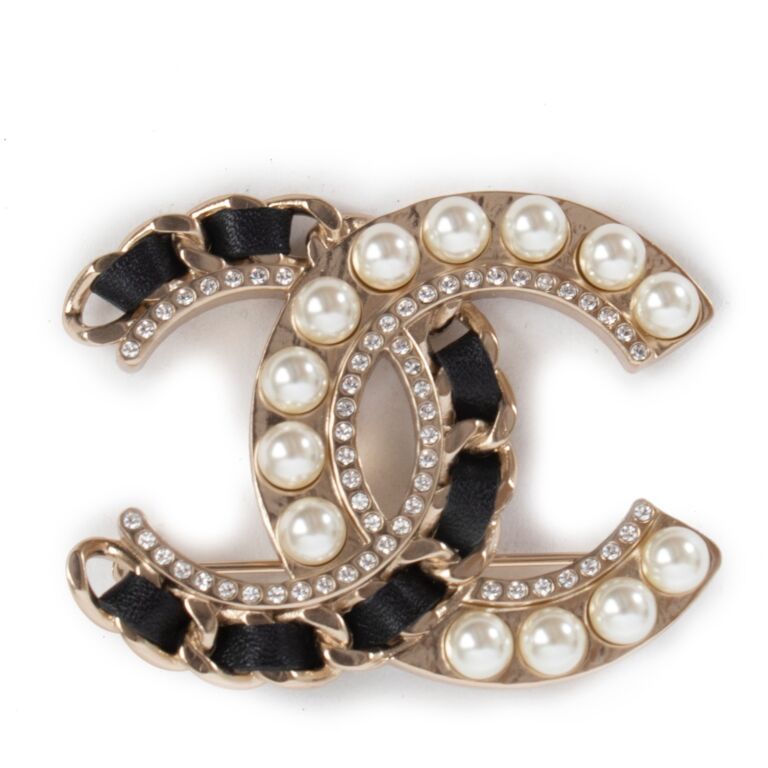 Chanel CHANEL Coco Mark Rhinestone Brooch Gold White Fake Pearl