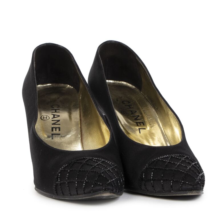Black beaded pumps shop