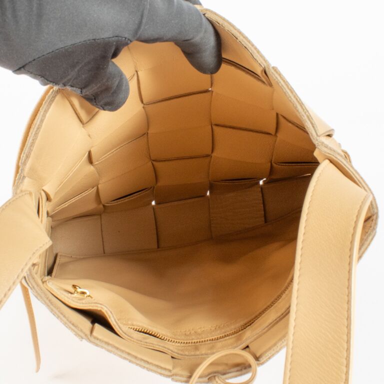 Bottega Veneta Beige Cassette Messenger bag ○ Labellov ○ Buy and