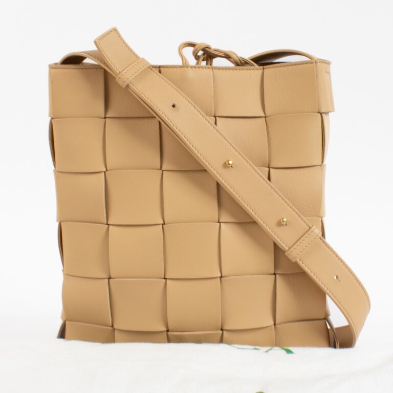 ショルダーバッグ BOTTEGA VENETA Men Shoulder bag Beige 817827V5AJ2 2878 Bottega Veneta Beige Cassette Messenger Bag ○ Labellov