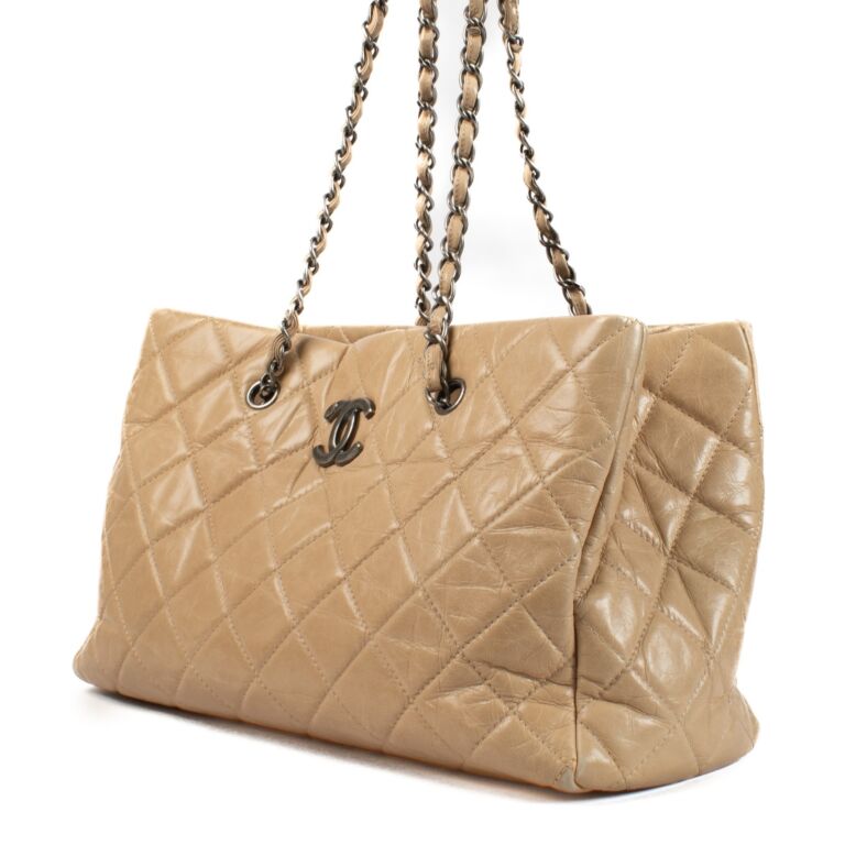 Chanel beige tote bag top